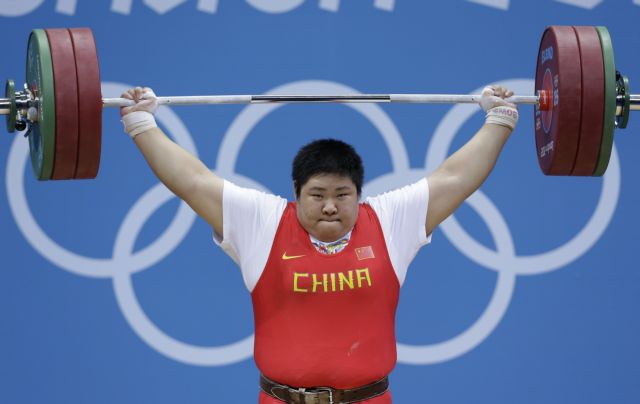 Η Ζου σήκωσε τον… κόσμο ολόκληρο για το χρυσό στην Άρση Βαρών